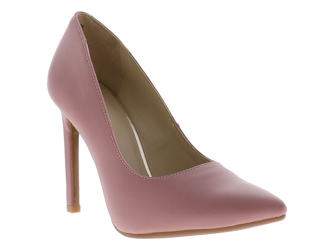 Zapato de tacón alto color blush con punta fina y acabado mate.