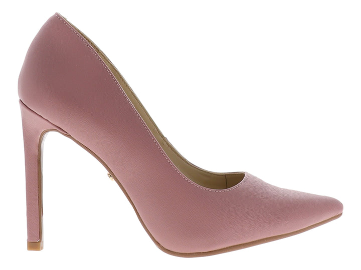 Zapato de tacón alto color blush con punta fina y acabado mate.