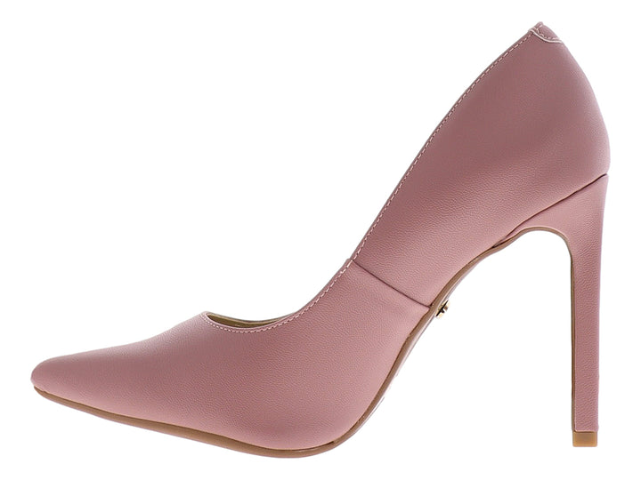 Zapato de tacón alto color blush con punta fina y acabado mate.