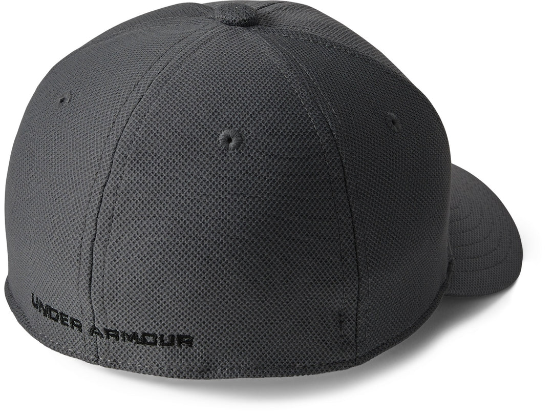 Gorra deportiva Under Armour en color gris grafito con logotipo negro frontal y visera curva.