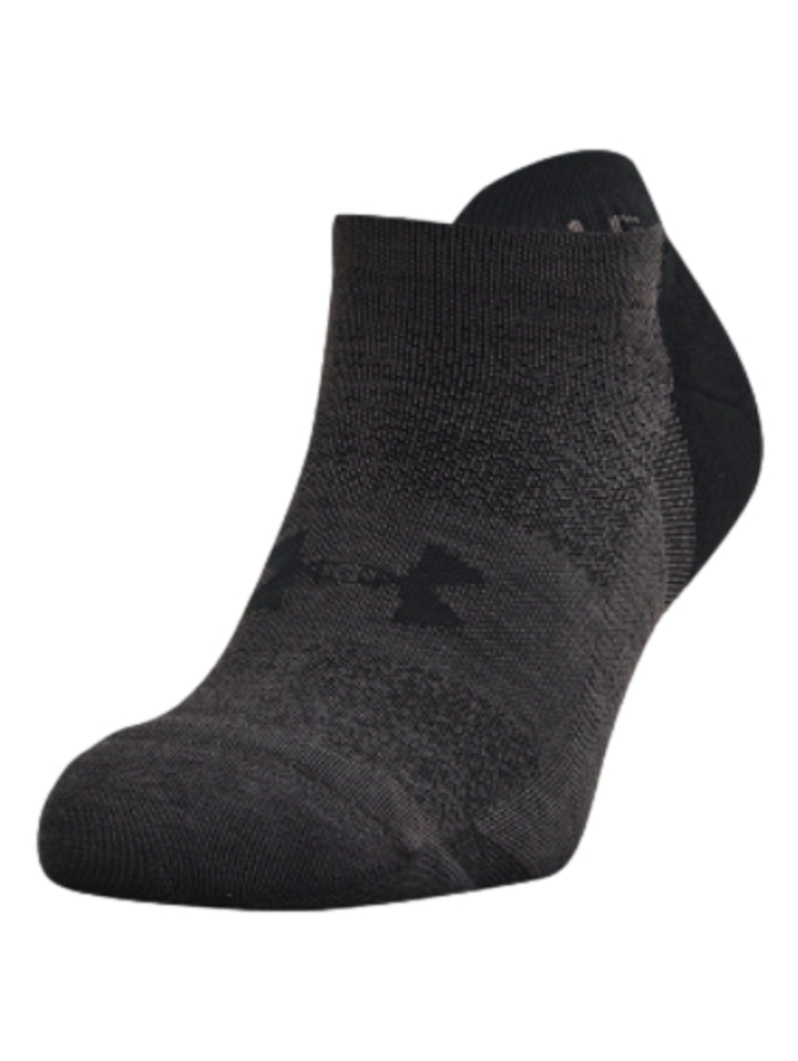 Calcetín deportivo Under Armour modelo no show en colores negro y gris oscuro.