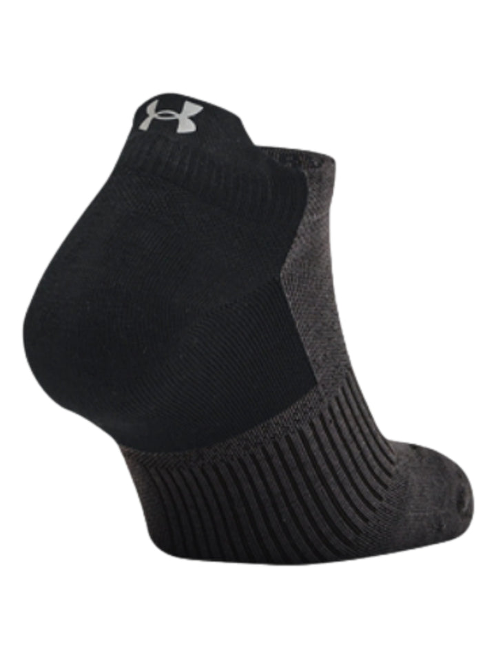 Calcetín deportivo Under Armour modelo no show en colores negro y gris oscuro.