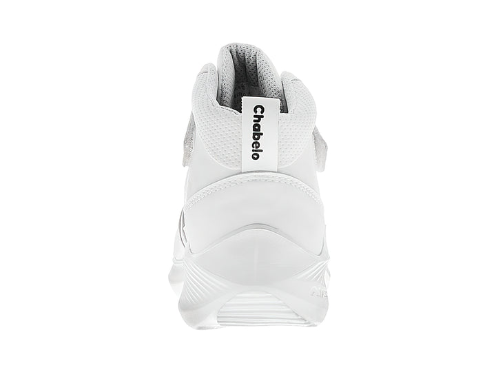Tenis escolares blancos de la marca Chabelo con agujetas y correa de velcro.