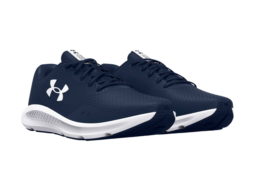 Tenis deportivos Under Armour color azul marino con suela blanca y logotipo blanco lateral.