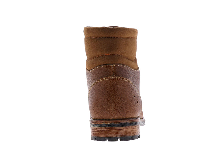 Botín de cuero color marrón antique camel con cordones y suela oscura.