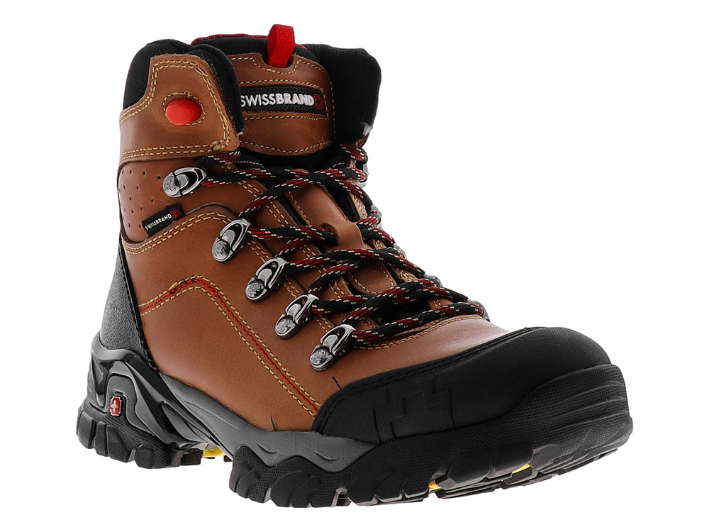 Bota de senderismo Swissbrand color miel y negro con suela resistente y detalles en rojo.