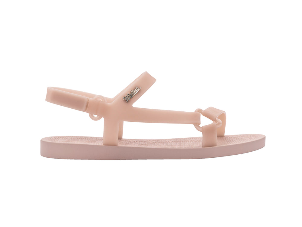 Par de sandalias Melissa color rosa oscuro con diseño de tiras y cierre en el tobillo sobre fondo blanco.