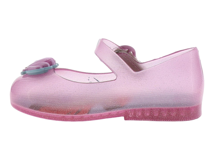 Zapato infantil Mary Jane rosa brillante con detalle de concha en la punta.