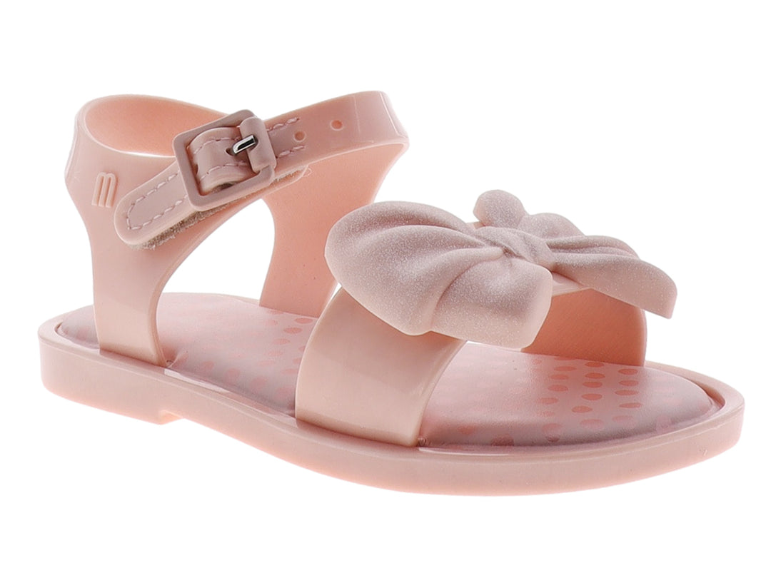 Sandalia rosa para niña con moño decorativo y correa ajustable.