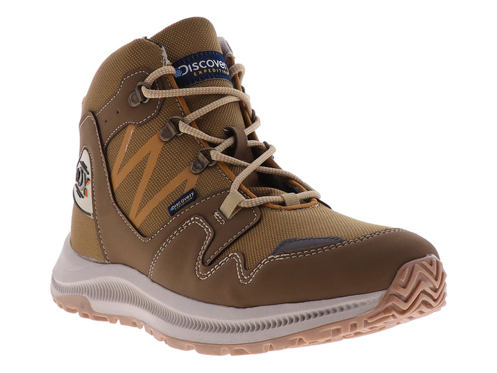 Botín deportivo Discovery color mocha con suela blanca y detalles en tela, ideal para senderismo.