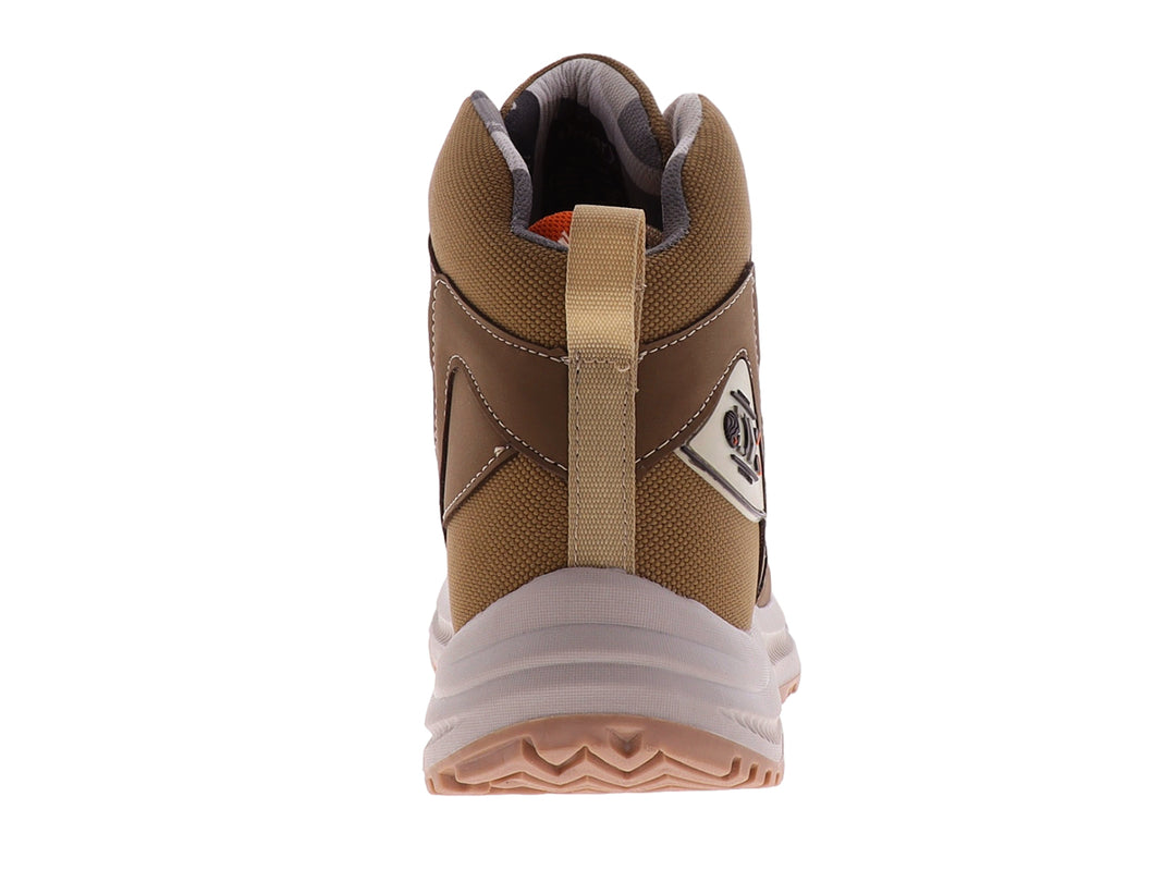 Botín deportivo Discovery color mocha con suela blanca y detalles en tela, ideal para senderismo.