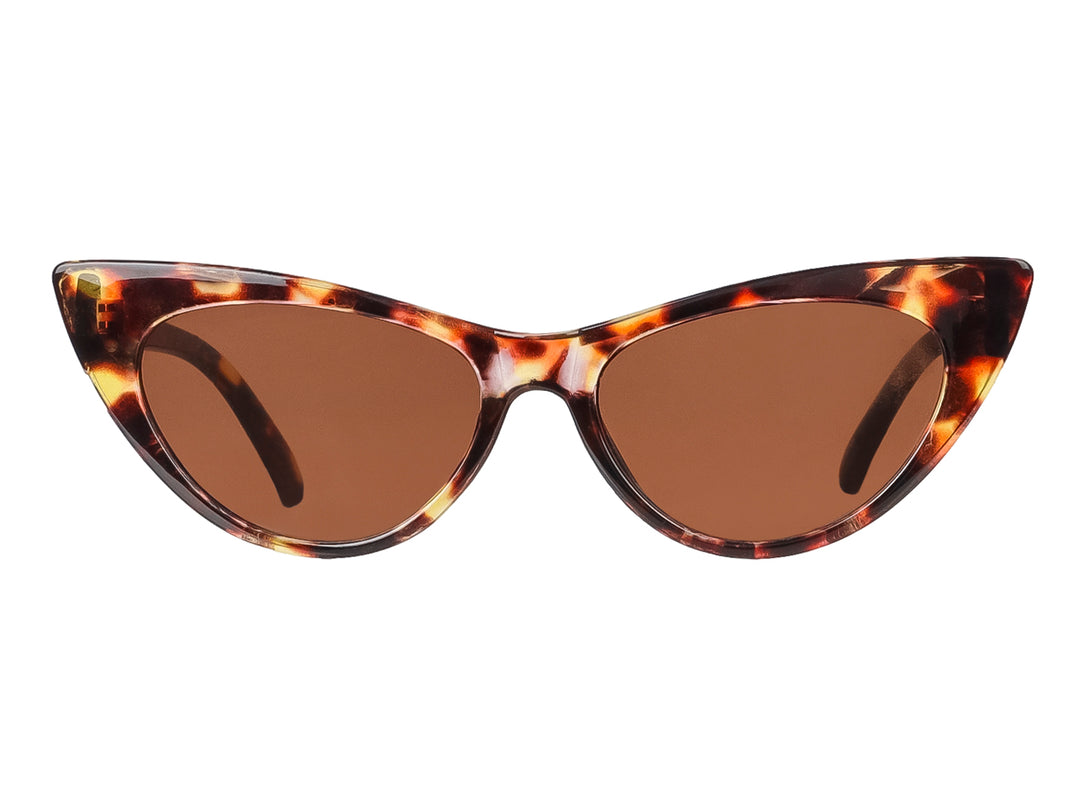 Lentes de sol estilo ojo de gato con armazón en patrón de carey y cristales color marrón.