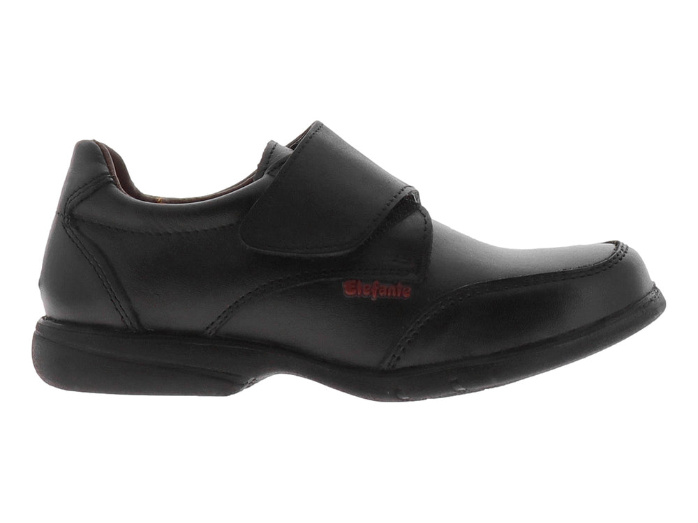 Zapato escolar negro de piel marca Elefante con cierre de velcro para niño.