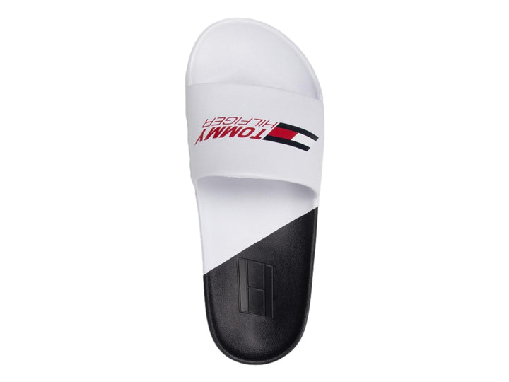 Sandalia tipo slide Tommy Hilfiger con banda blanca y suela negra.