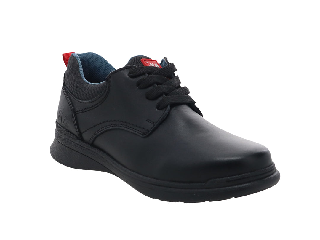Zapato infantil color negro con agujetas y forro interior azul.