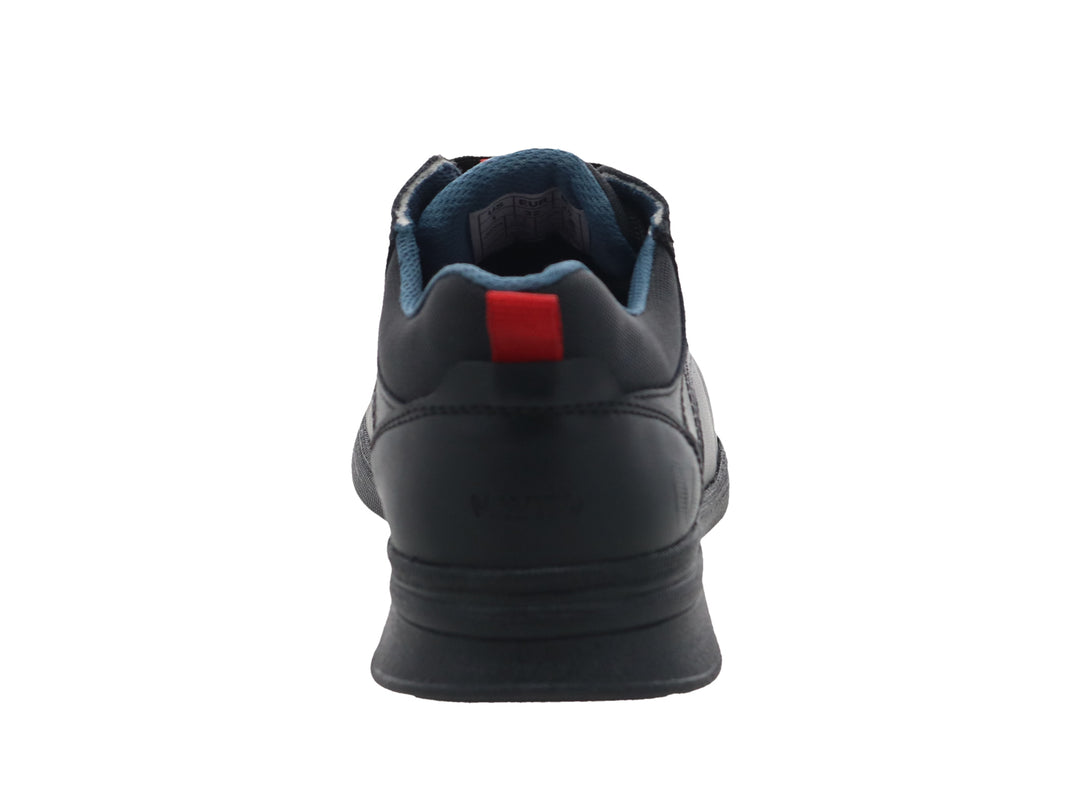 Zapato infantil color negro con agujetas y forro interior azul.