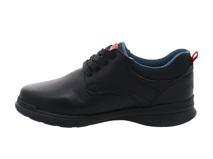 Zapato infantil color negro con agujetas y forro interior azul.