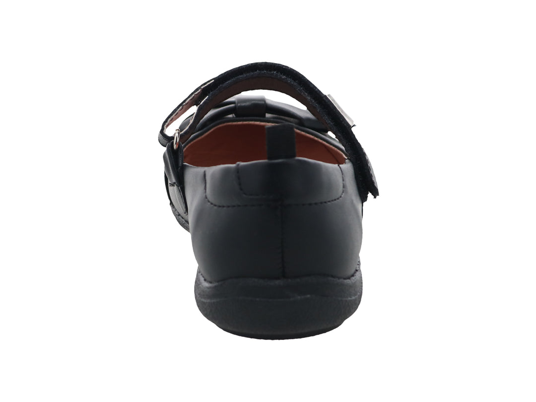 Zapato escolar negro para niña con correa ajustable y detalle de moño frontal.