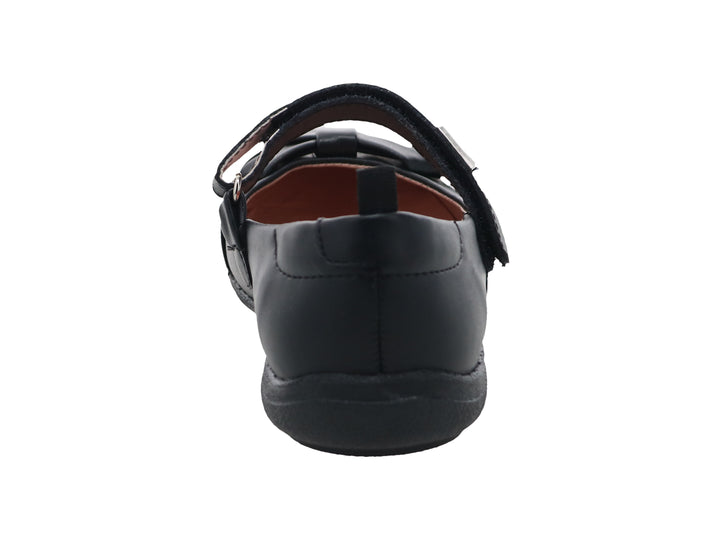 Zapato escolar negro para niña con correa ajustable y detalle de moño frontal.
