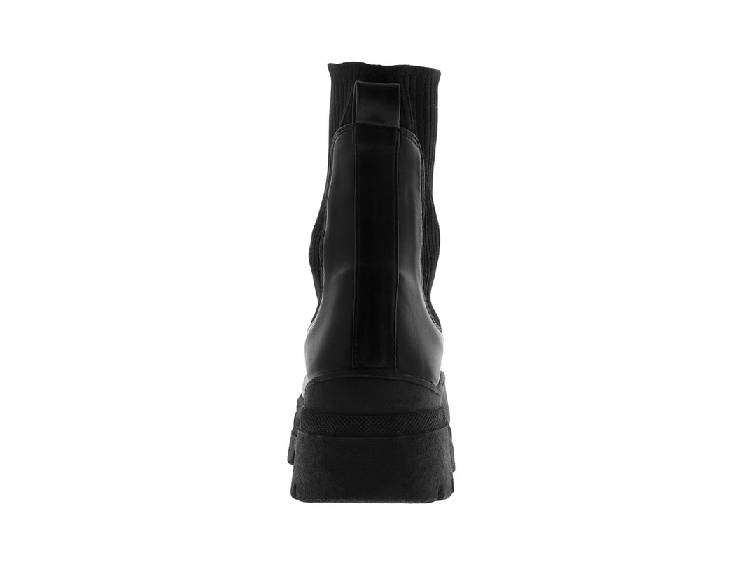 Bota negra de mujer con suela gruesa tipo track y panel elástico lateral.