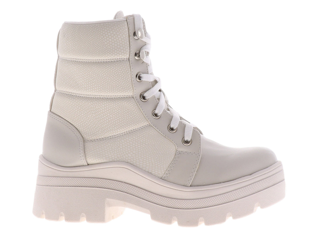 Bota beige de plataforma con cordones blancos y suela gruesa.