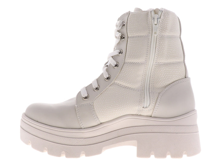 Bota beige de plataforma con cordones blancos y suela gruesa.