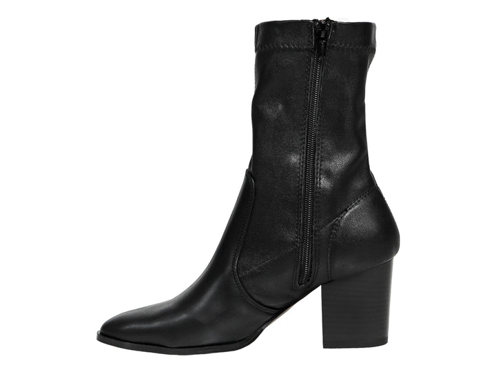 Botín negro de vestir para mujer con tacón cuadrado y caña flexible en material sintético liso.