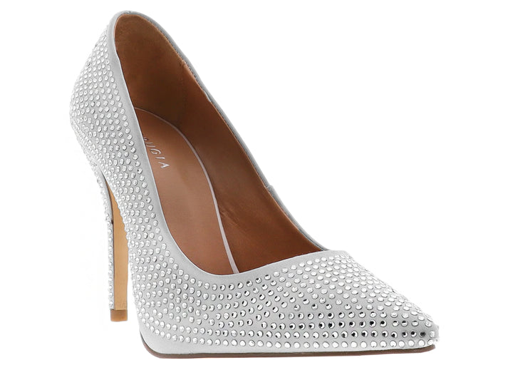 Zapato de tacón alto color plata decorado con cristales brillantes en toda la superficie.
