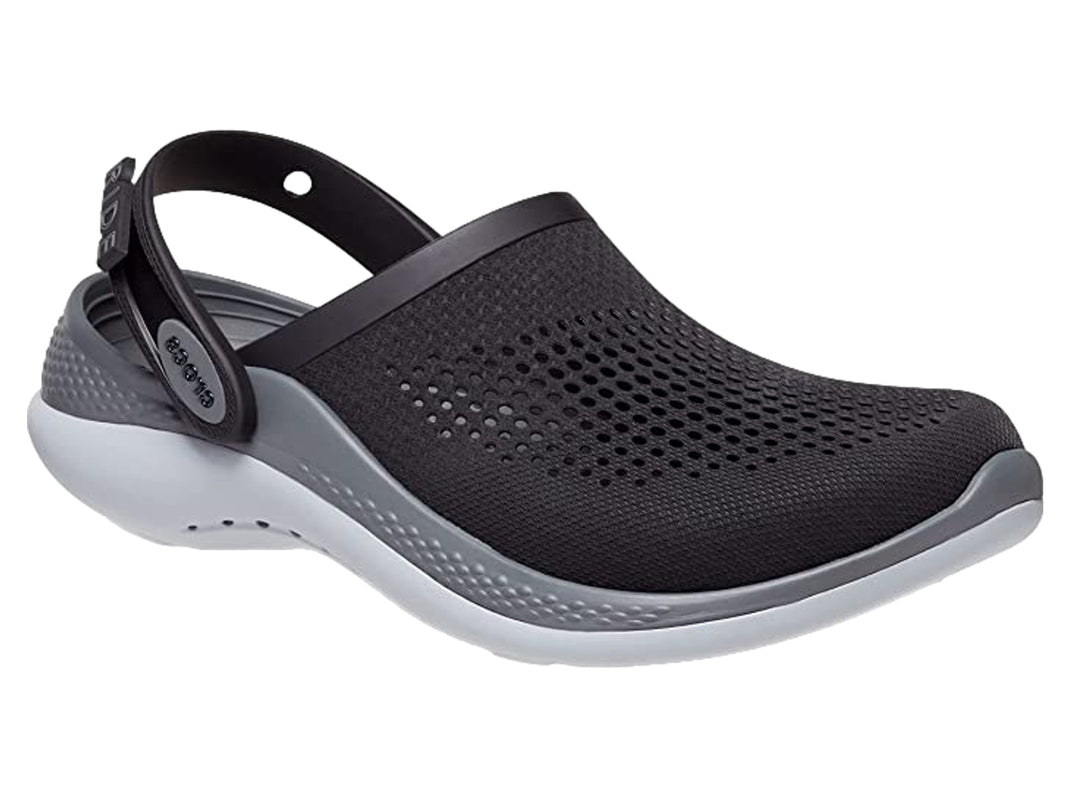 Zueco Crocs LiteRide 360 en color negro con suela gris y correa trasera ajustable.