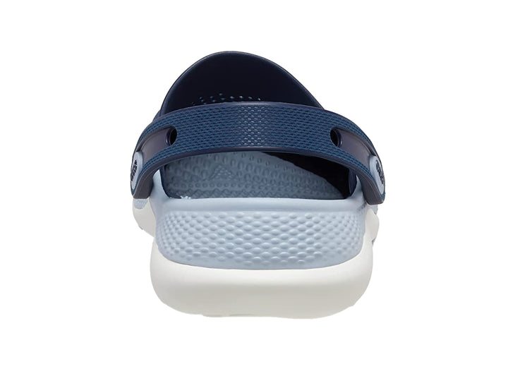 Zuecos Crocs LiteRide 360 en color azul marino y gris azulado con diseño perforado y correa posterior.