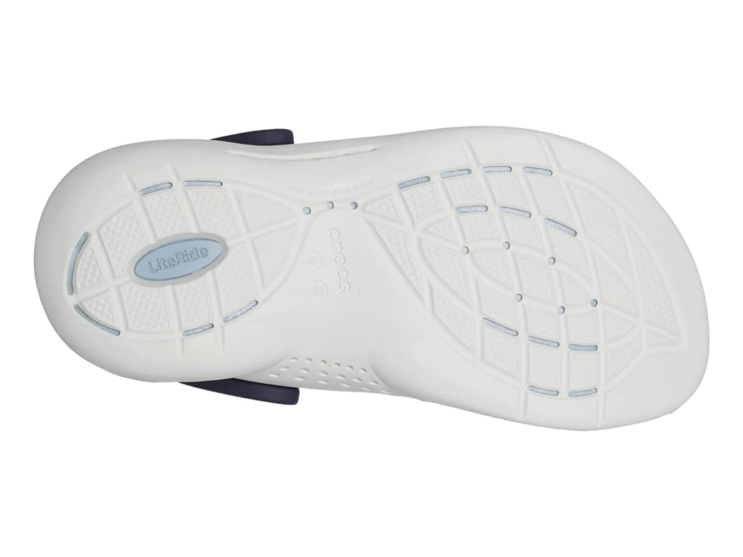 Zuecos Crocs LiteRide 360 en color azul marino y gris azulado con diseño perforado y correa posterior.