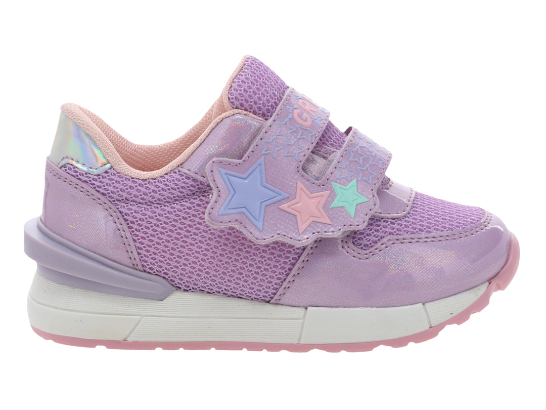 Tenis deportivos infantiles color lila con detalles de estrellas y cierre de velcro.