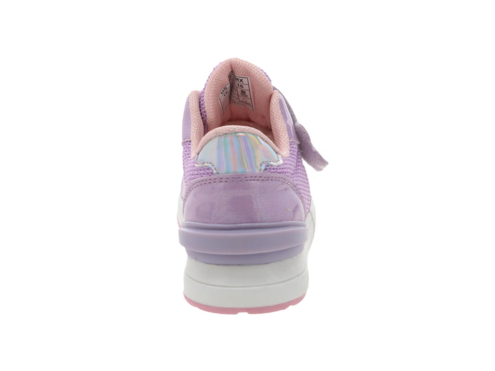 Tenis deportivos infantiles color lila con detalles de estrellas y cierre de velcro.