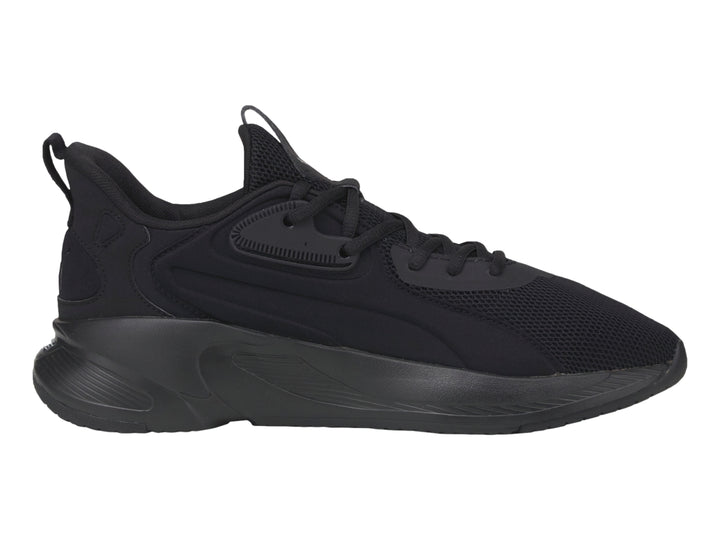Tenis deportivos PUMA de color negro con suela gruesa y parte superior de malla.