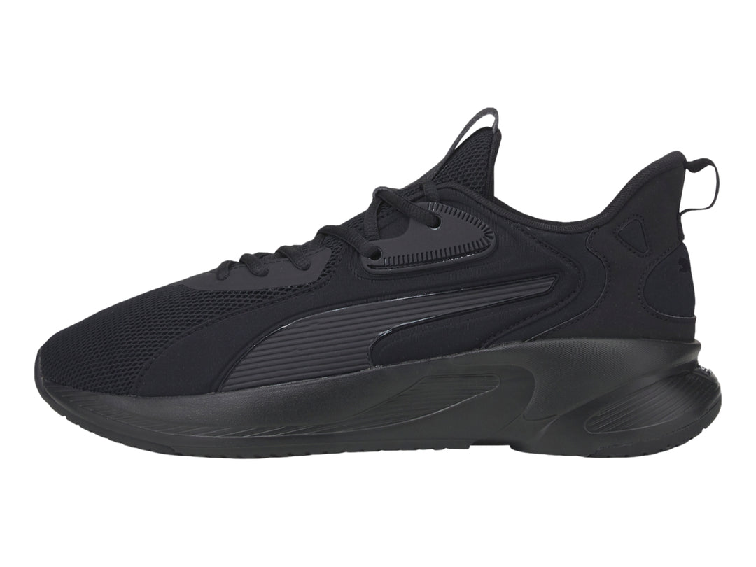 Tenis deportivos PUMA de color negro con suela gruesa y parte superior de malla.