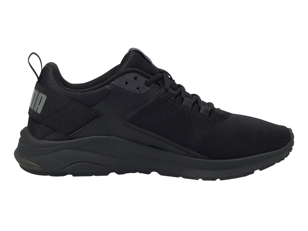 Tenis deportivos PUMA color negro total con malla transpirable y suela cómoda.