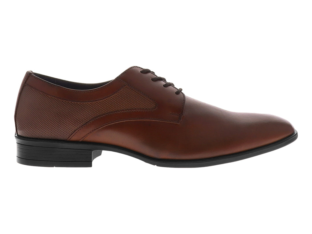 Zapato formal para Hombre en color café con cordones y suela negra.