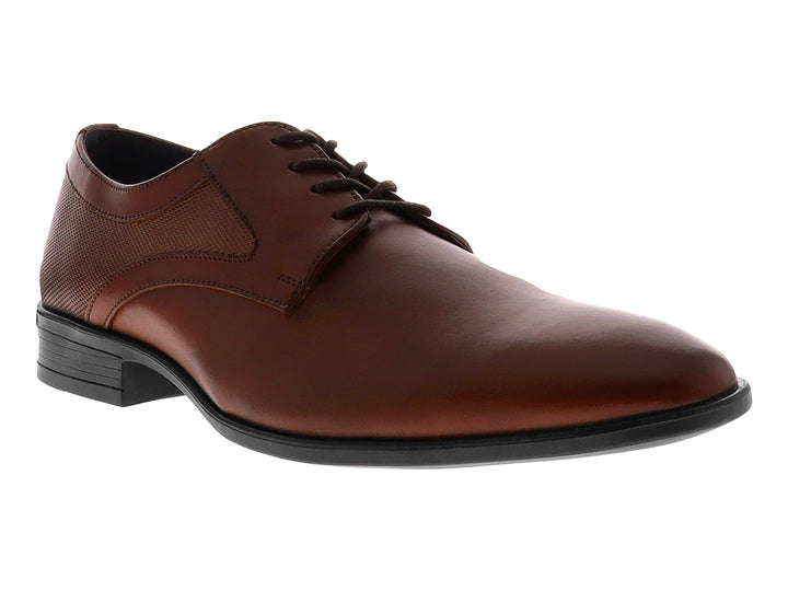 Zapato formal para Hombre en color café con cordones y suela negra.