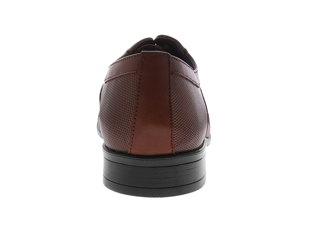 Zapato formal para Hombre en color café con cordones y suela negra.