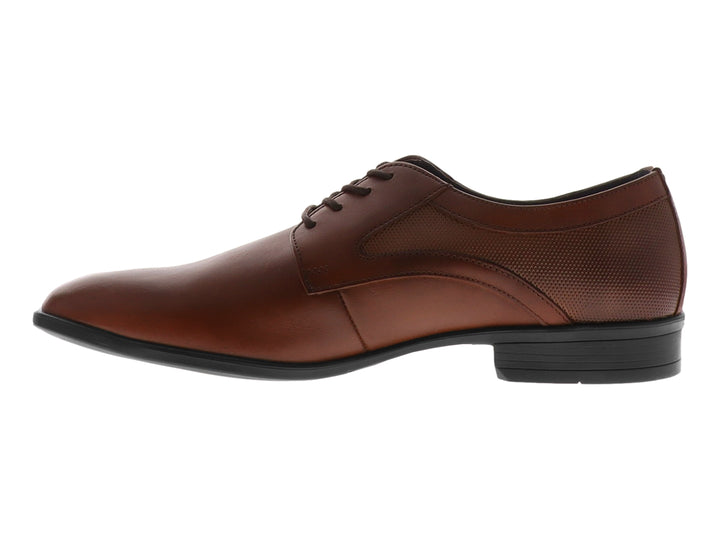 Zapato formal para Hombre en color café con cordones y suela negra.