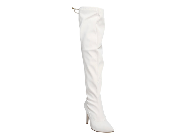 Botas altas color blanco leche con tacón delgado y punta fina para mujer.