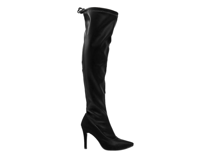 Bota alta de charol negro con tacón delgado y punta fina para mujer.