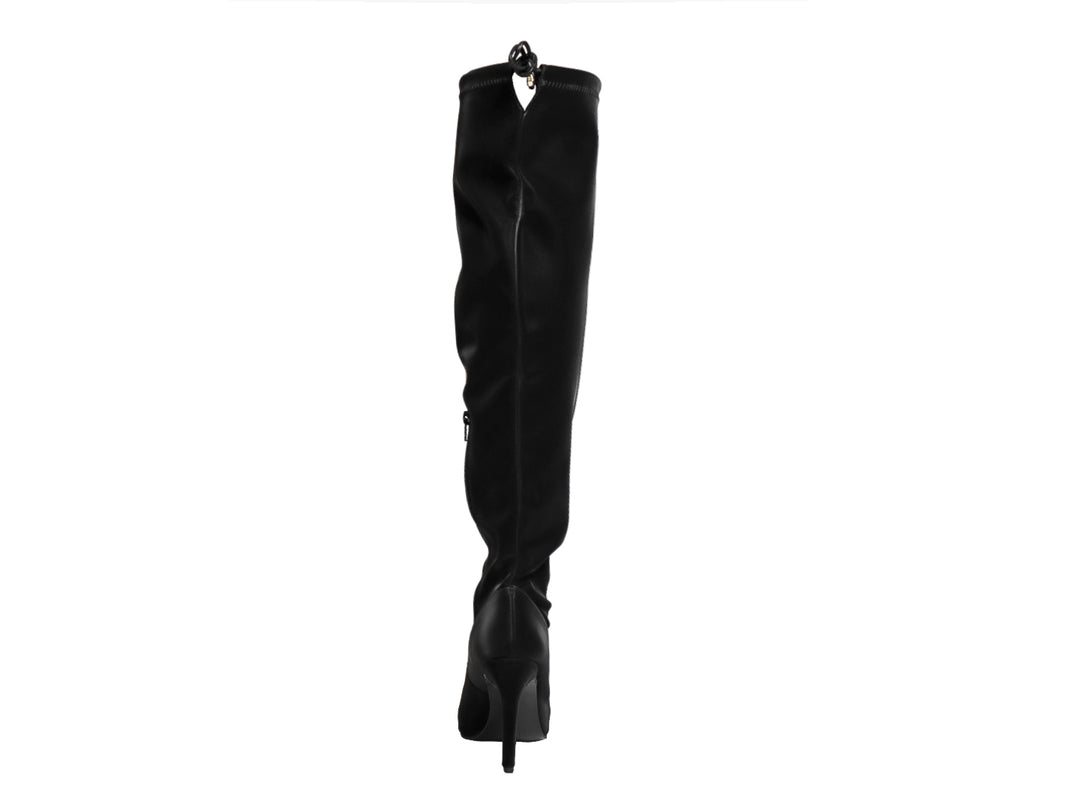 Bota alta de charol negro con tacón delgado y punta fina para mujer.