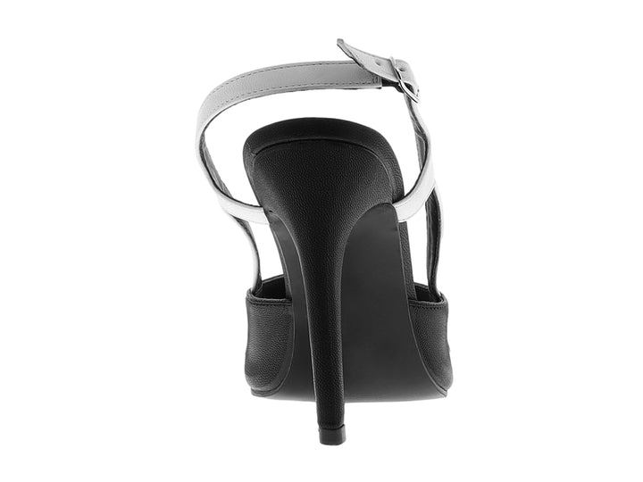 Zapato de tacón alto para mujer en color negro con detalle blanco en la correa trasera y punta cerrada.