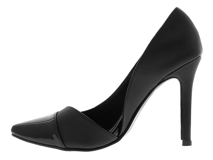 Zapato de tacón alto color negro para mujer con punta cerrada y acabado combinado en mate y charol brillante.