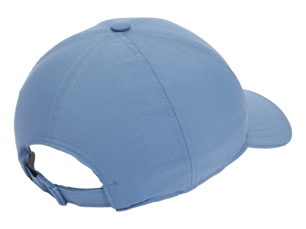 Gorra deportiva Adidas en color azul altered blue con logotipo frontal en tono celeste.