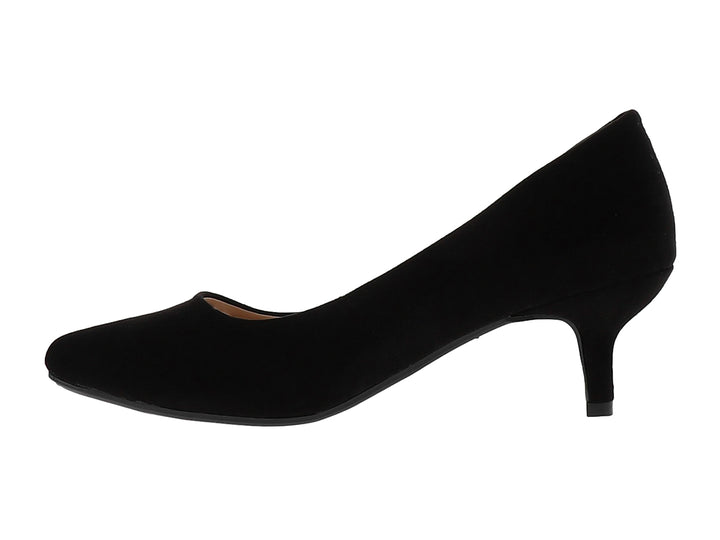 Zapato de tacón medio color negro con acabado mate y punta redondeada para mujer.