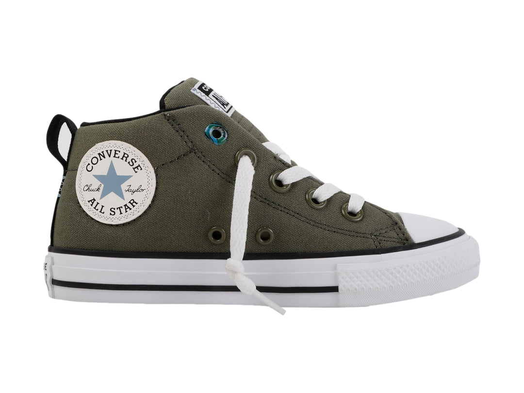 Tenis Converse Chuck Taylor All Star Street Mid en color verde oliva con suela y agujetas blancas para niño.