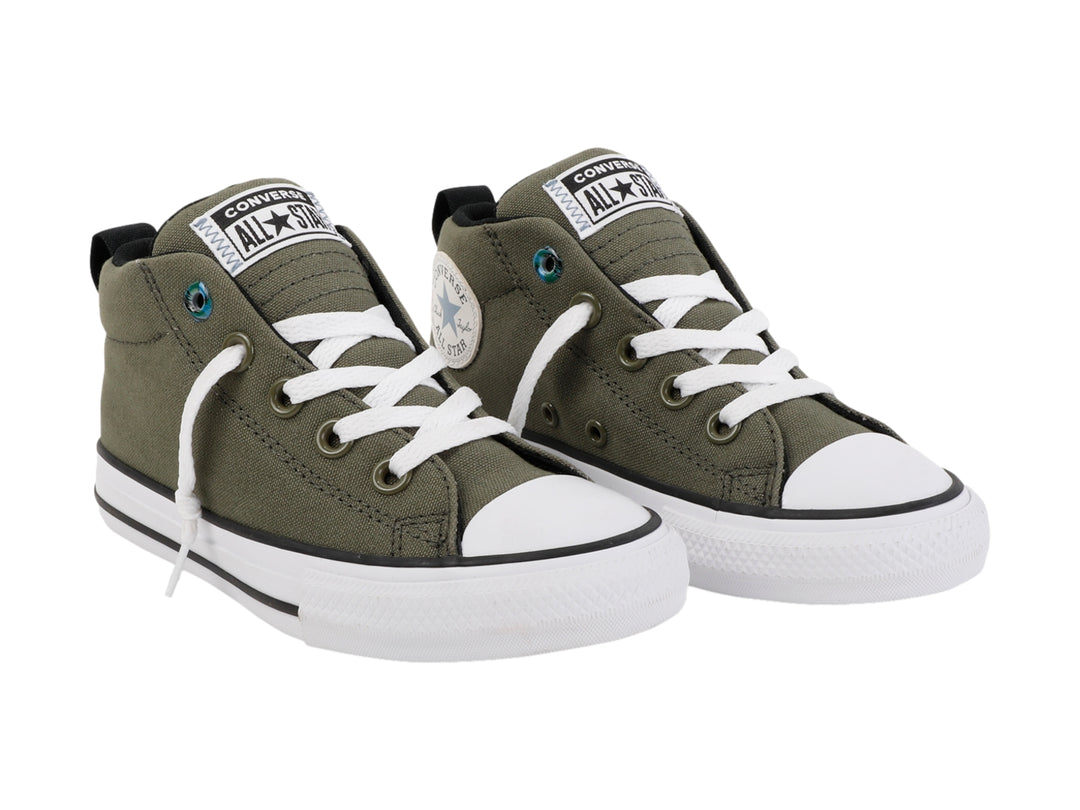 Tenis Converse Chuck Taylor All Star Street Mid en color verde oliva con suela y agujetas blancas para niño.