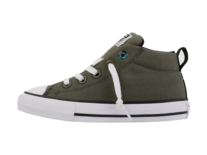 Tenis Converse Chuck Taylor All Star Street Mid en color verde oliva con suela y agujetas blancas para niño.